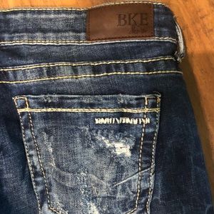 BKE Buckle distressed crop jeans size 12